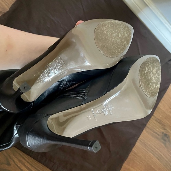 Versace leather stiletto boots - Picture 2 of 8